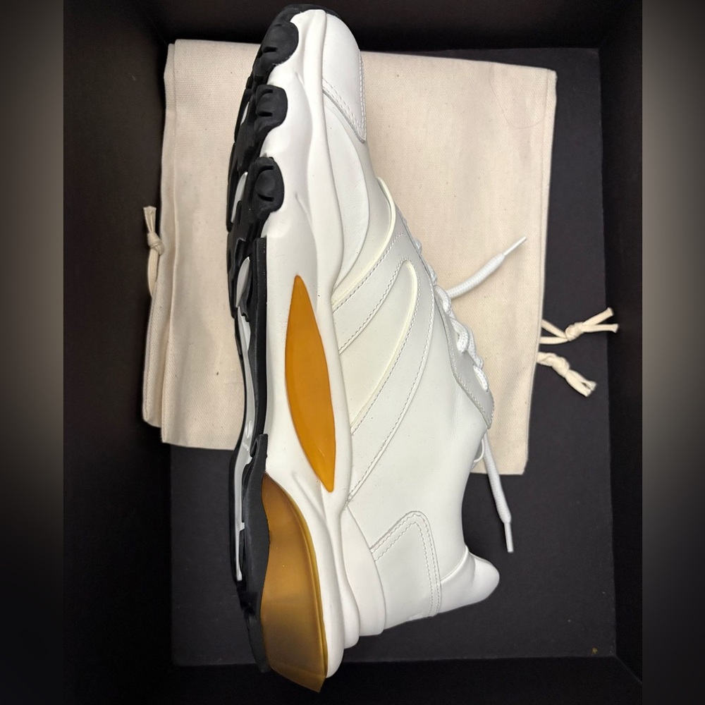Valentino Garavani VLogo Bounce Sneaker - Picture 6 of 10